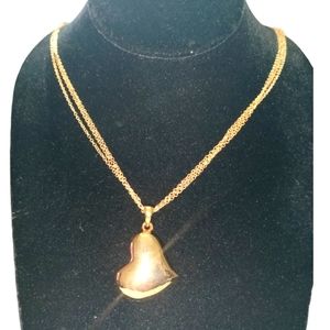 Heart pendant necklace